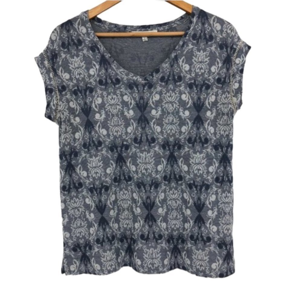 Rose & Olive Blue and White V-neck Abtract print T-Shirt Lattice Detailing LG